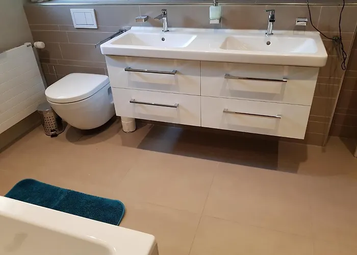 Apartamento Ahornwohnung, Ruhige Lage, Naehe Bahnhof Und Zentrum *